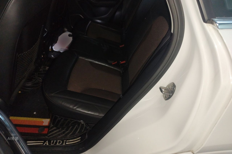 Audi Q3 2018 car image #19