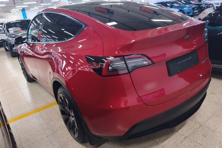 Tesla Model Y 2023 car image #5