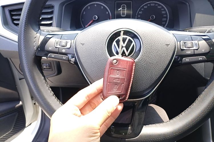 Volkswagen Polo 2021 car image #9