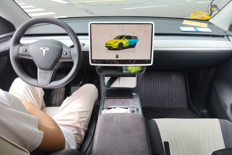 Tesla Model Y 2024 #7 Tesla Model Y 2024 car image #7