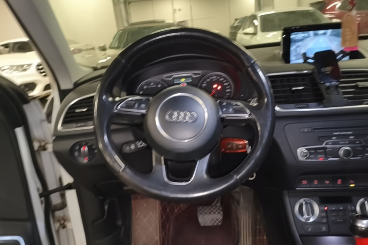 Audi Q3 2015 #12 Audi Q3 2015 car image #12