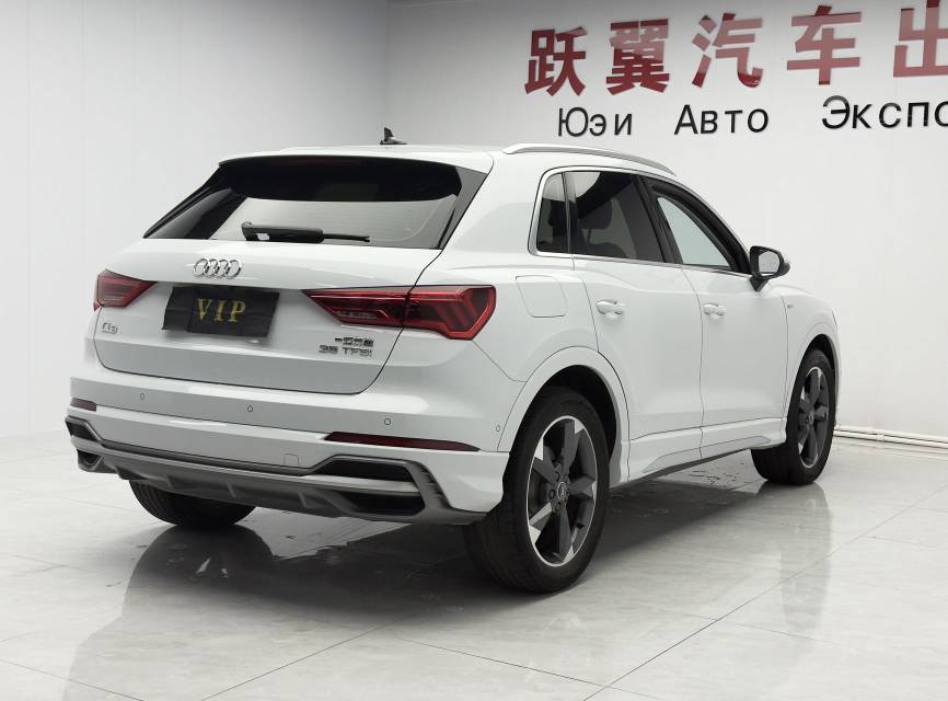 Audi Q3 2022 car image #4