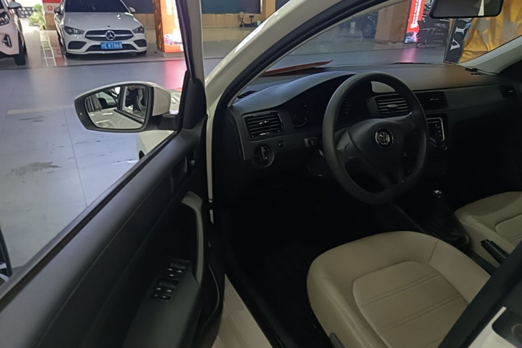 Volkswagen Santana 2022 car image #16