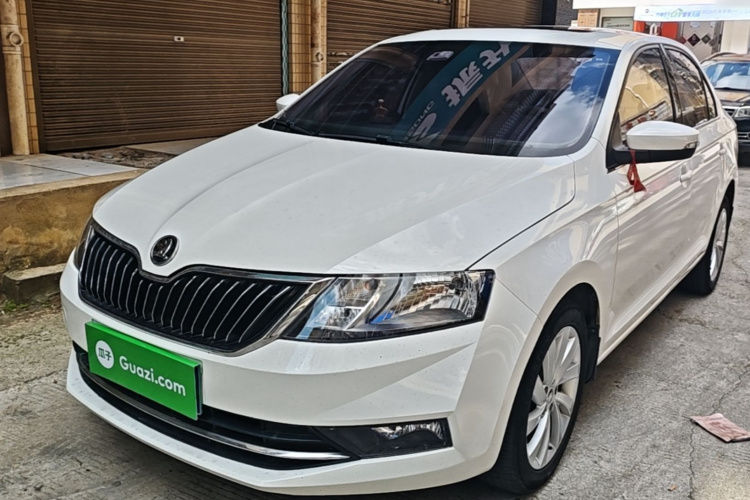 Skoda Rapid 2018 car image #2