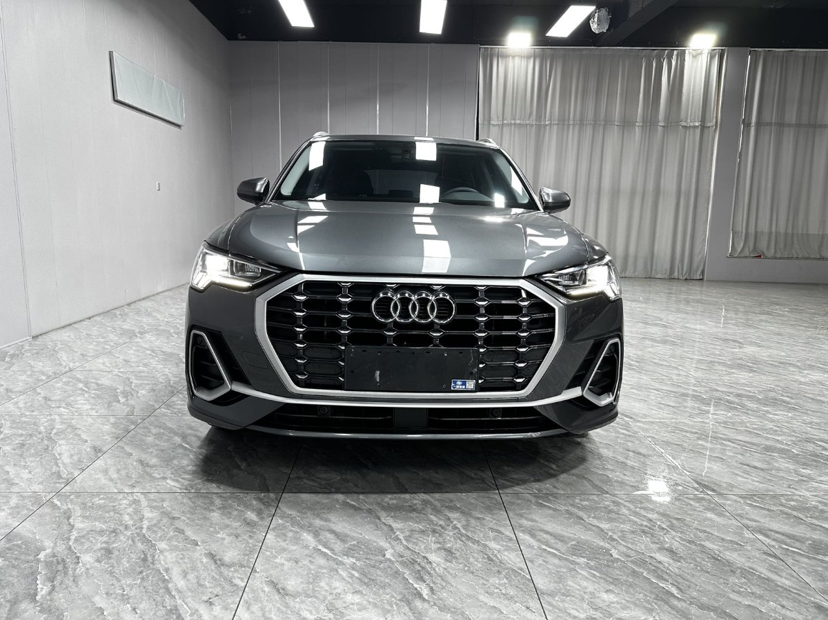 Audi Q3 2022 car image #2