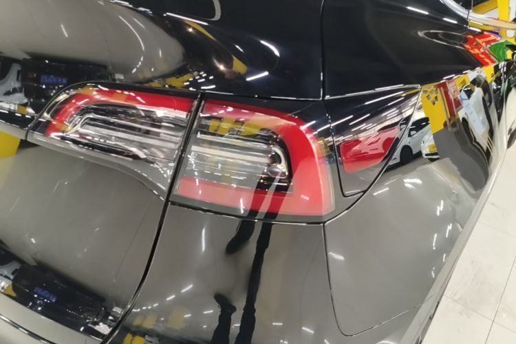 Tesla Model Y 2022 car image #8