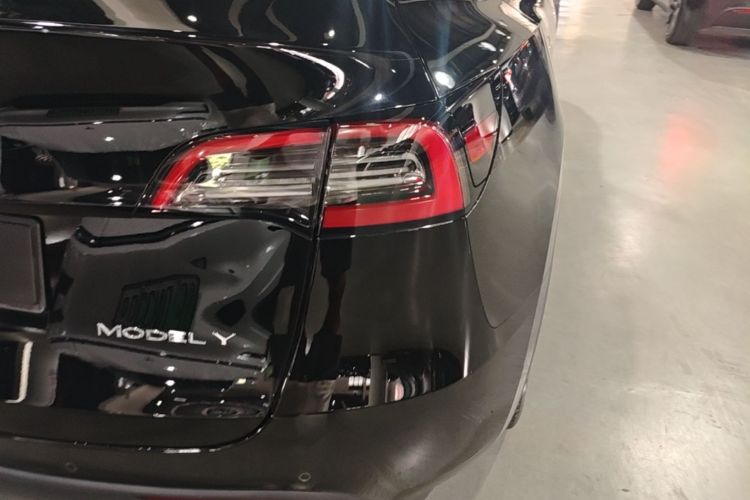 Tesla Model Y 2022 immagine di auto #8