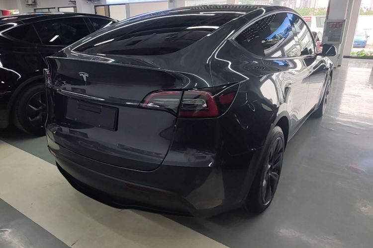 Tesla Model Y 2024 #7 Tesla Model Y 2024 car image #7