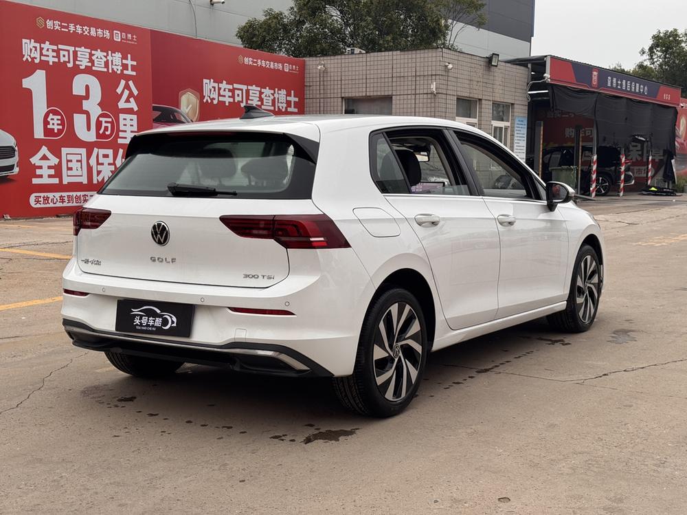 Volkswagen Golf 2025 car image #7
