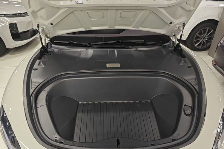 MI SU7 2025 immagine di auto #20