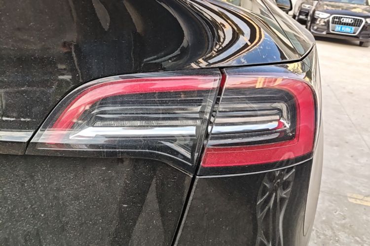 Tesla Model Y 2024 car image #8