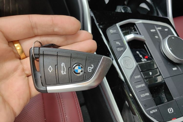 BMW 3 Series 2024 car image #9