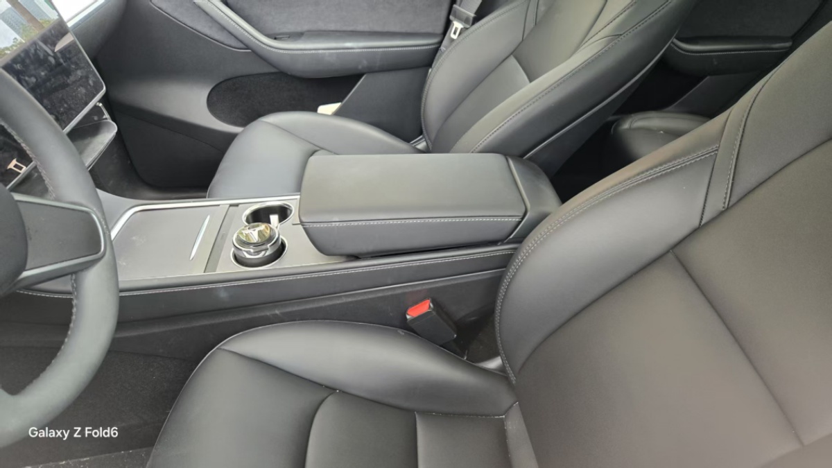 Tesla Model Y 2024 #3 Tesla Model Y 2024 car image #3