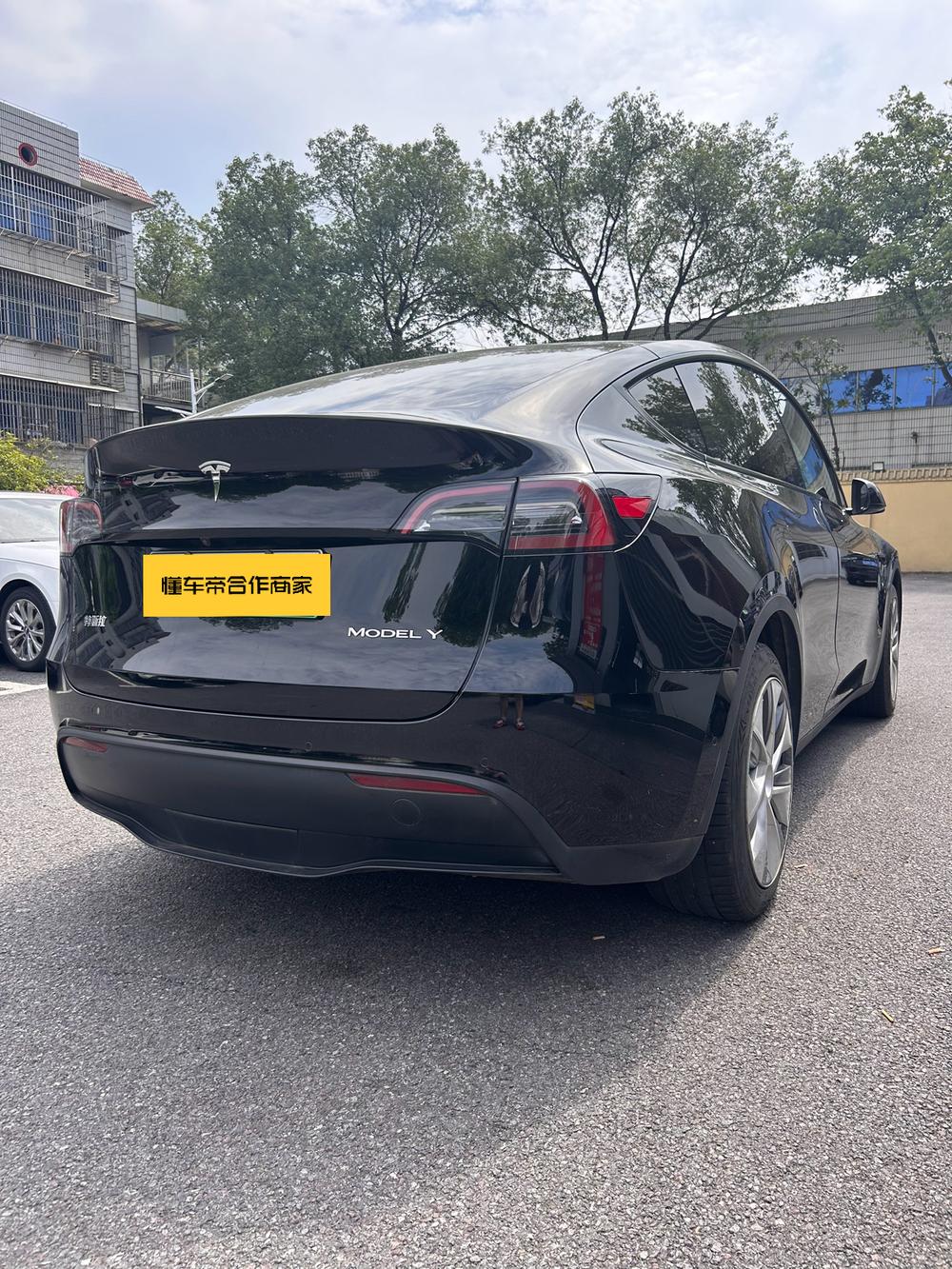 Tesla Model Y 2022 #5 Tesla Model Y 2022 car image #5