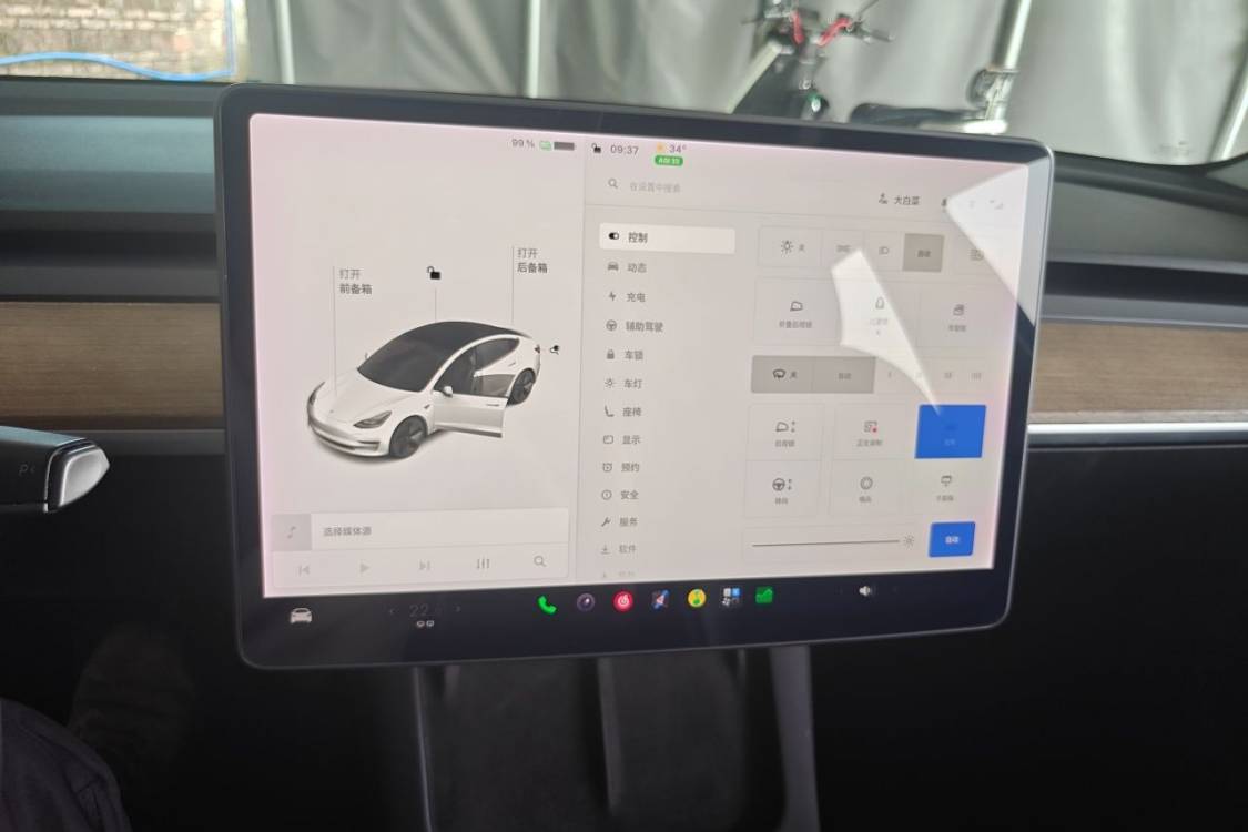 Tesla Model 3 2021 car image #26
