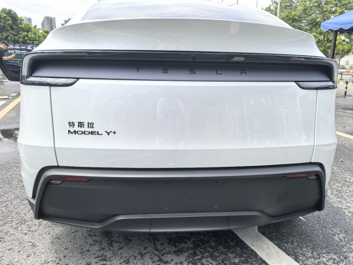 Tesla Model Y 2026 #9 Tesla Model Y 2026 car image #9