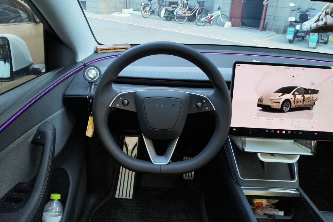 Tesla Model Y 2025 #24 Tesla Model Y 2025 car image #24