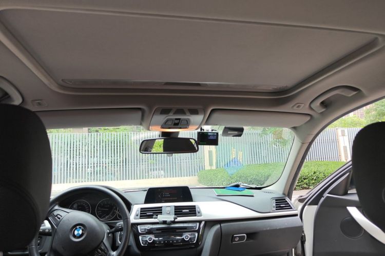 BMW 3 Series 2016 car image #16