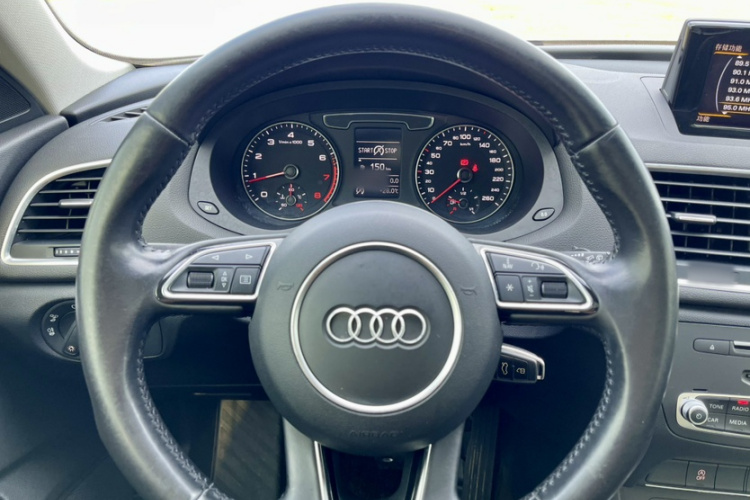 Audi Q3 2017 car image #10