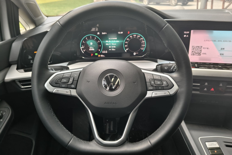 Volkswagen Golf 2022 car image #15