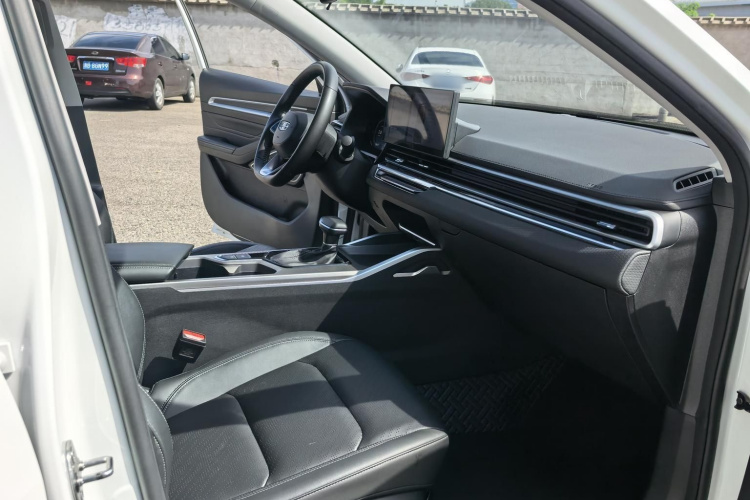 GEELY Emgrand 2023 car image #16
