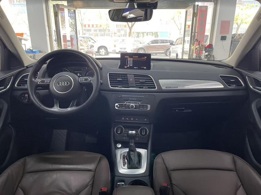 Audi Q3 2016 car image #7