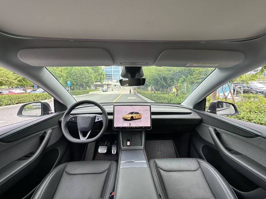 Tesla Model Y 2025 #10 Tesla Model Y 2025 car image #10