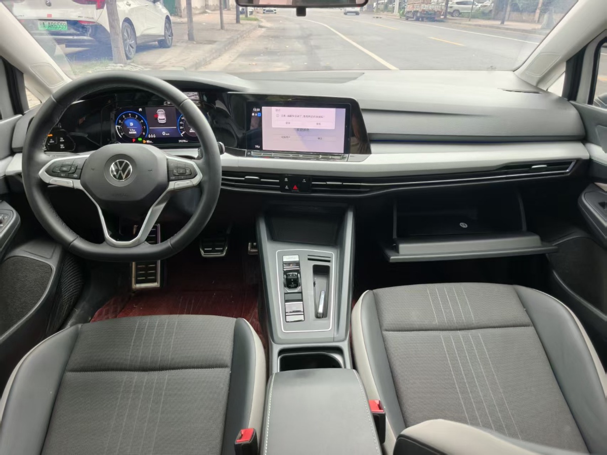 Volkswagen Golf 2022 car image #2