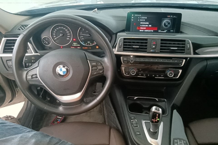BMW 3 Series 2019 immagine di auto #10