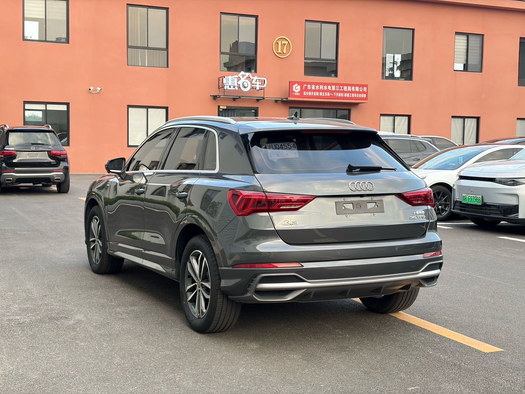Audi Q3 2021 car image #9