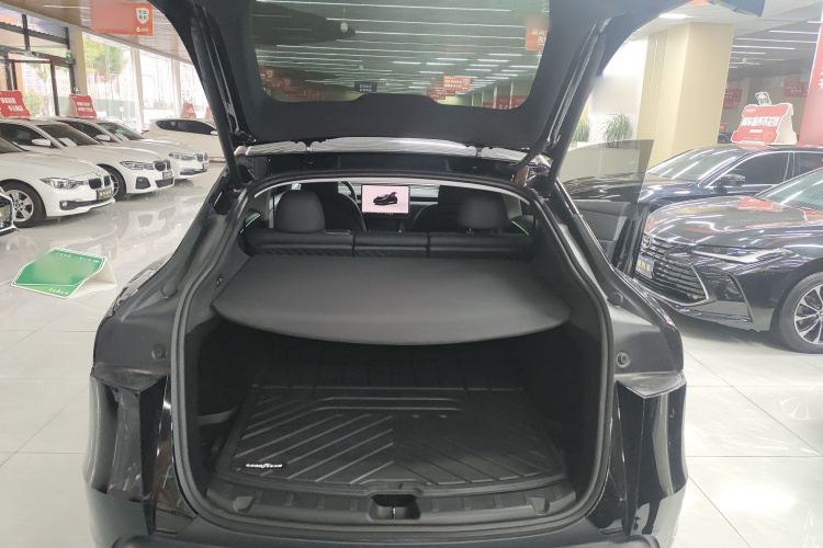 Tesla Model Y 2025 #18 Tesla Model Y 2025 image de voiture #18