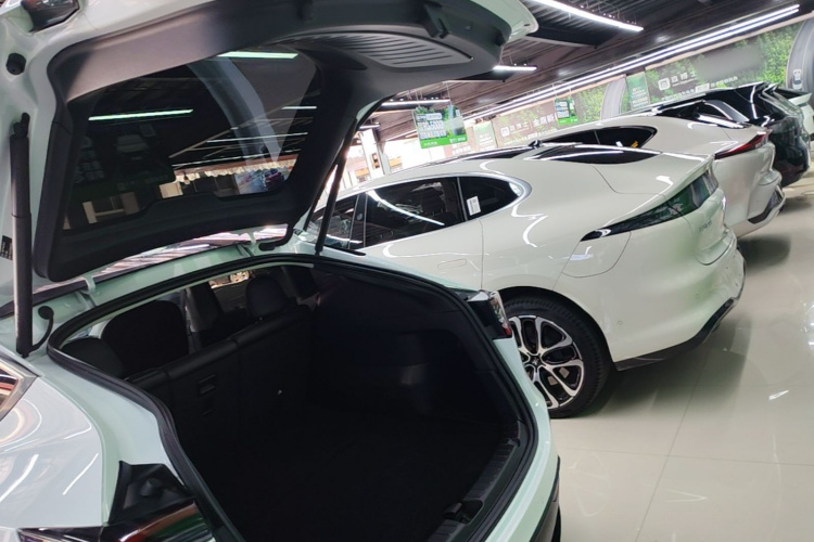 Tesla Model Y 2023 #19 Tesla Model Y 2023 immagine di auto #19