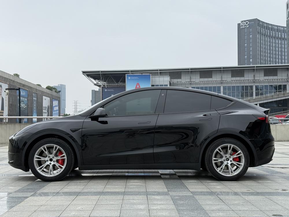 Tesla Model Y 2022 #4 Tesla Model Y 2022 car image #4