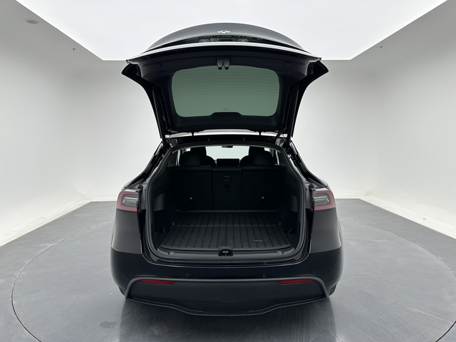 Tesla Model Y 2023 #15 Tesla Model Y 2023 car image #15