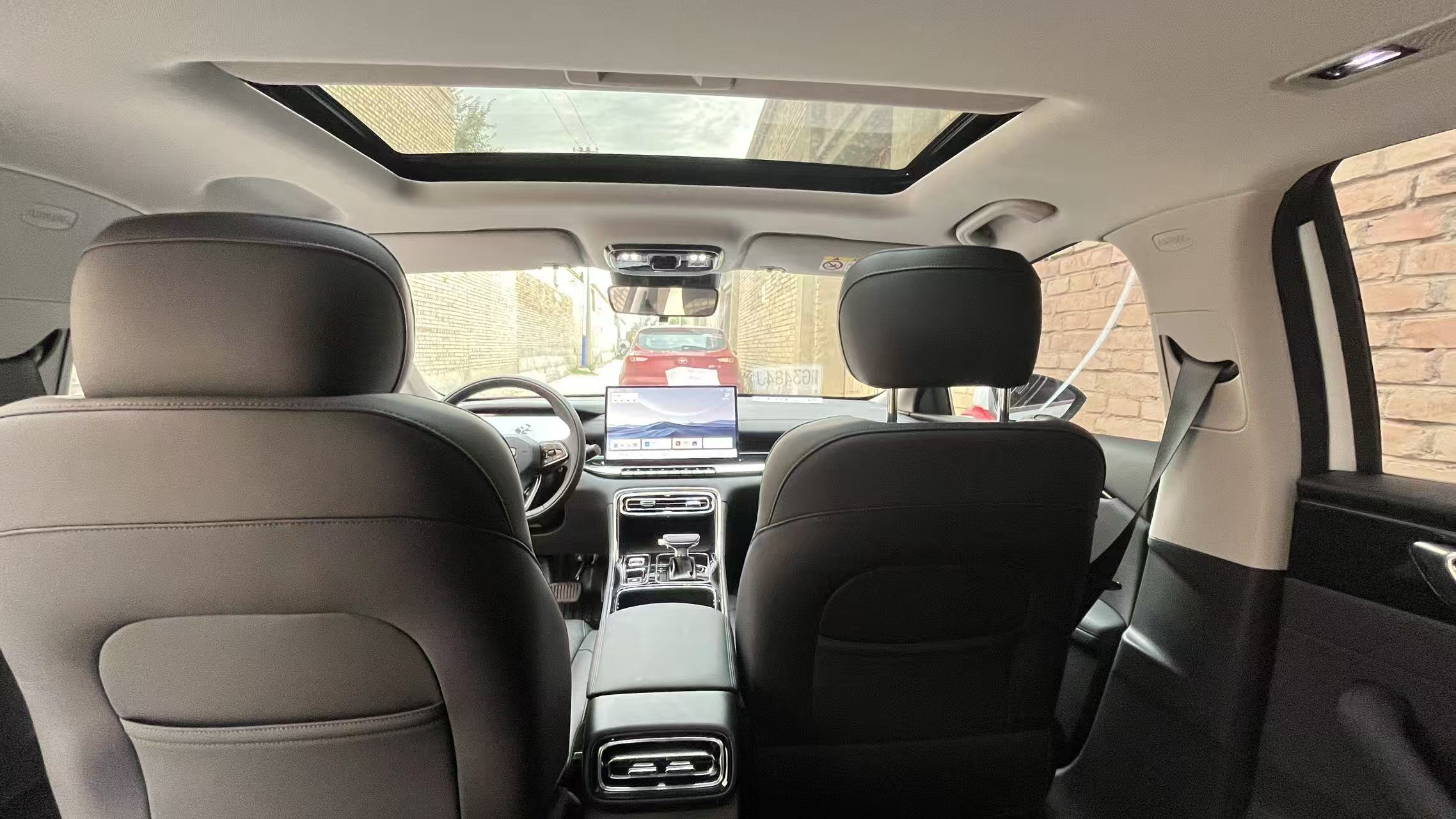 GEELY Emgrand 2026 car image #2