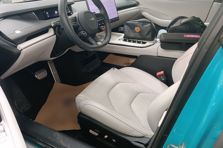 MI SU7 2024 immagine di auto #15