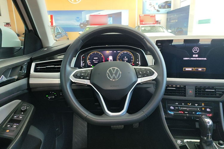 Volkswagen Bora 2024 car image #11