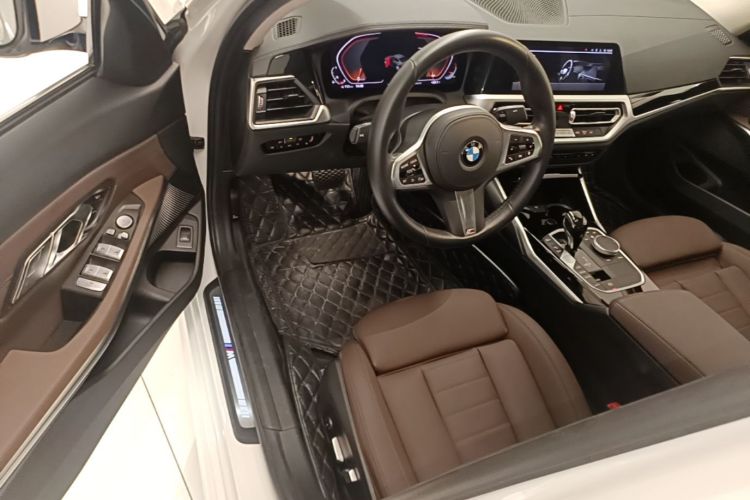 BMW 3 Series 2021 car image #16