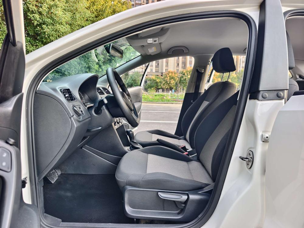 Volkswagen Polo 2017 car image #16
