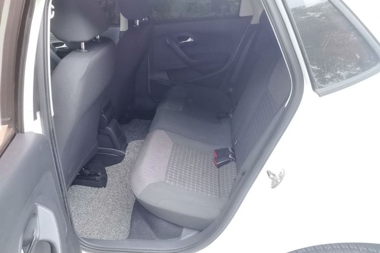 Volkswagen Polo 2016 car image #17