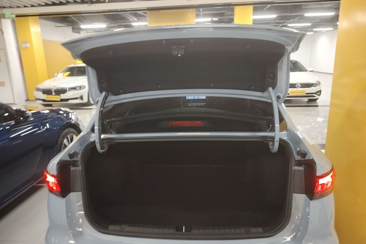 GEELY Emgrand 2024 car image #19