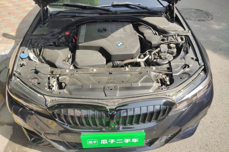 BMW 3 Series 2019 car image #22