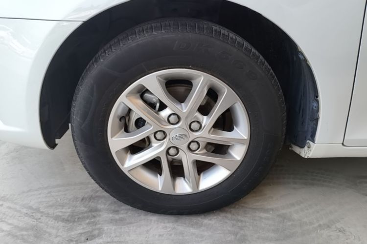 GEELY Emgrand 2017 car image #9