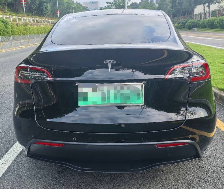 Tesla Model Y 2024 #5 Tesla Model Y 2024 car image #5