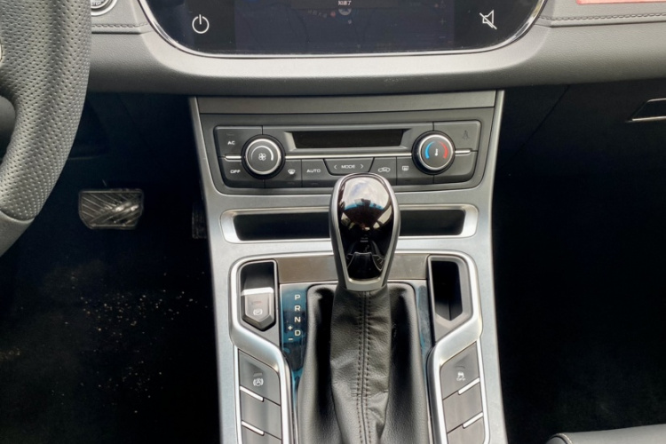 GEELY Emgrand 2019 #18 GEELY Emgrand 2019 car image #18