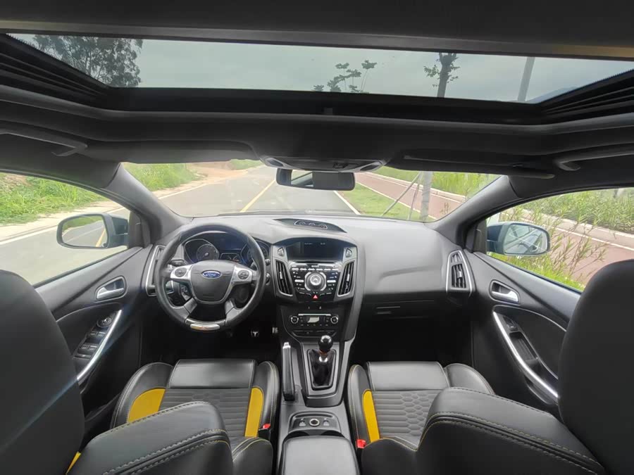 Ford Focus (Imported) 2014 car image #43