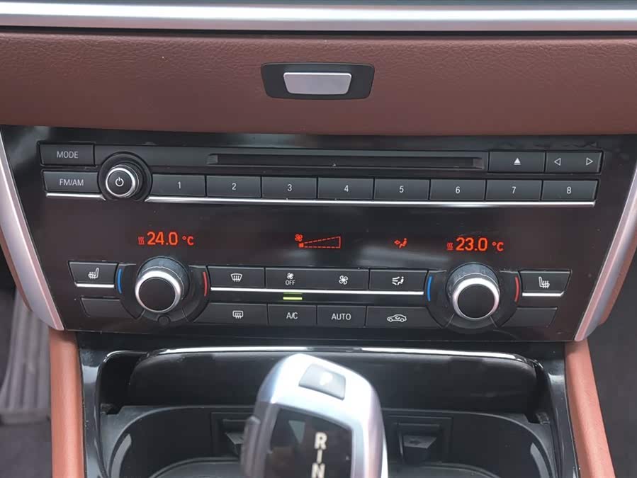 BMW 5 Series GT 2016 #43 BMW 5 Series GT 2016 صورة سيارة #43