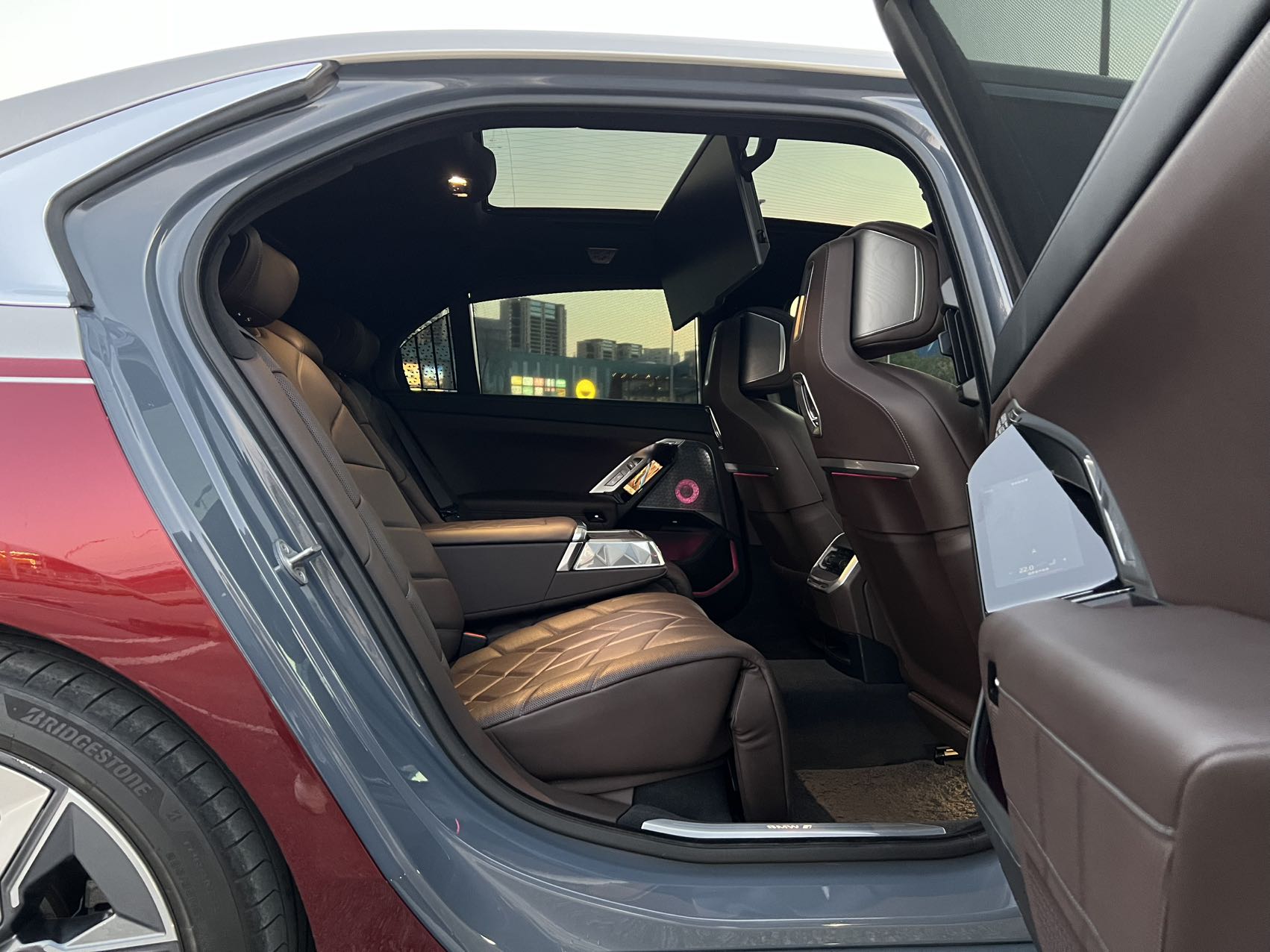 BMW i7 2023 car image #43