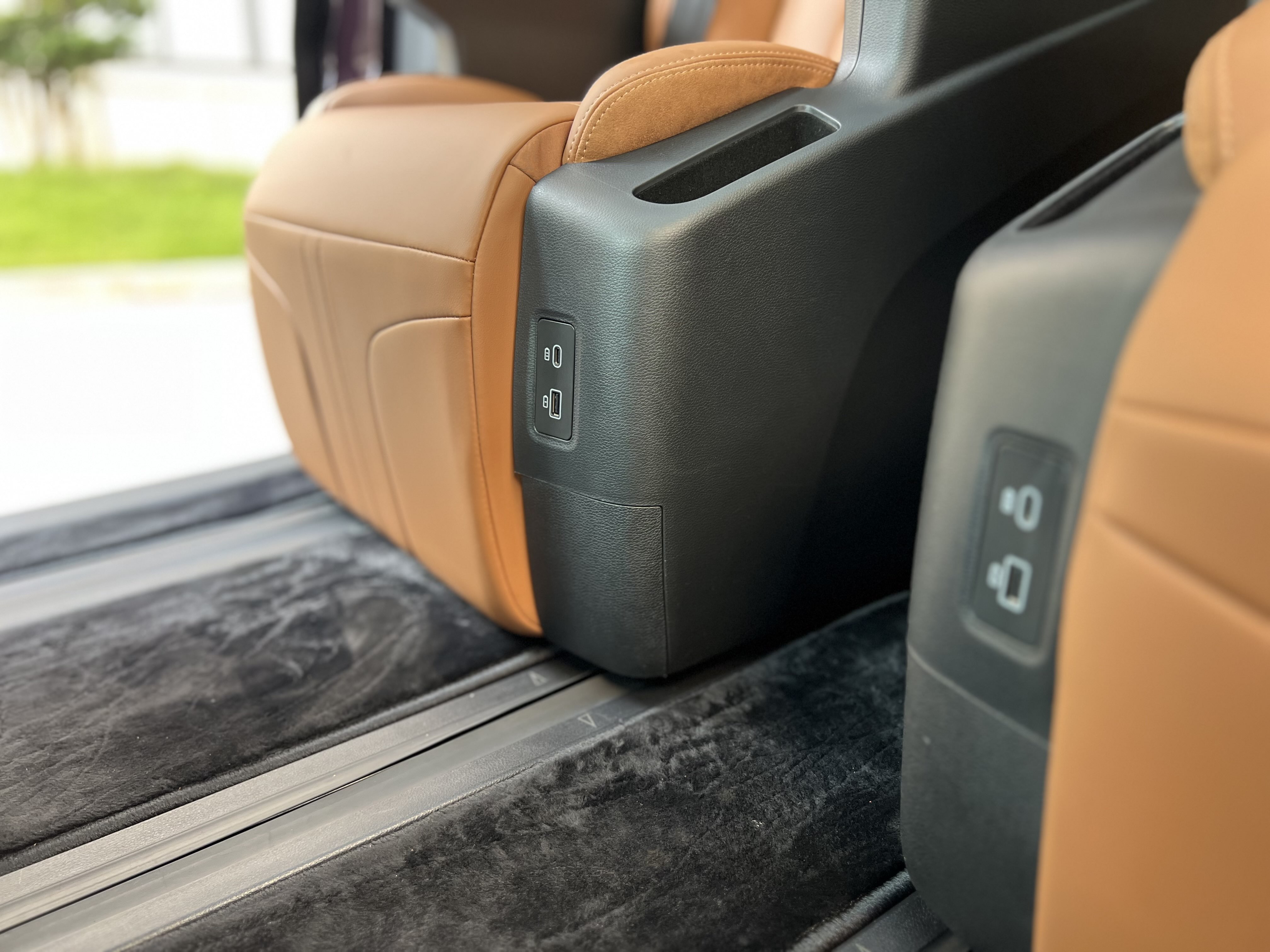 HongQi HQ9 PHEV 2024 #43 HongQi HQ9 PHEV 2024 car image #43