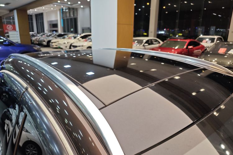 Mercedes-Benz GLA Class 2018 immagine di auto #43